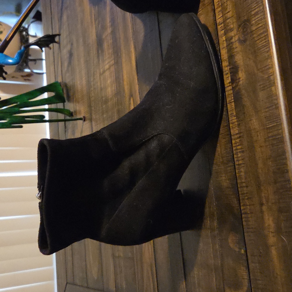 Marc Fisher 8M Booties Like New - Picture 5 of 8